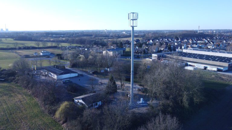 Read more about the article Neuer Funkmast errichtet (Video)